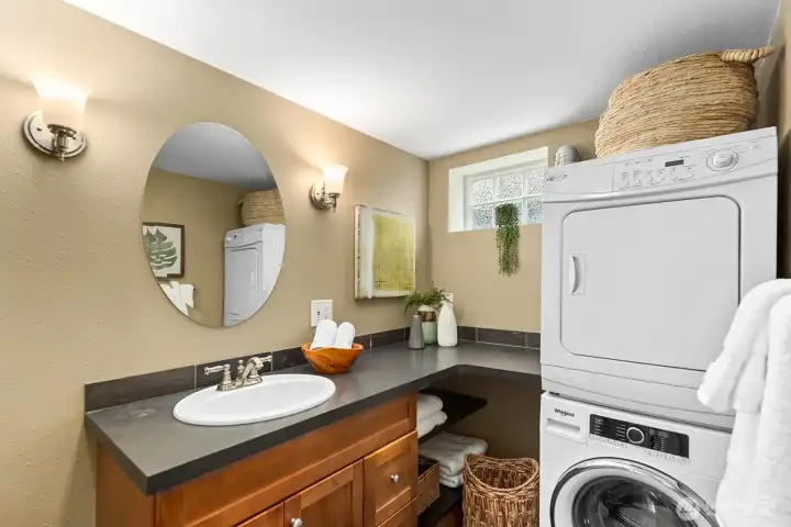 ADU has it's own laundry.