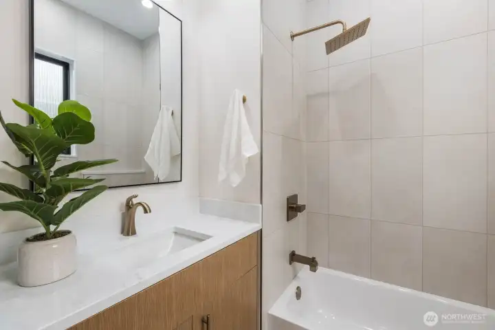 Guest Suite Bathroom