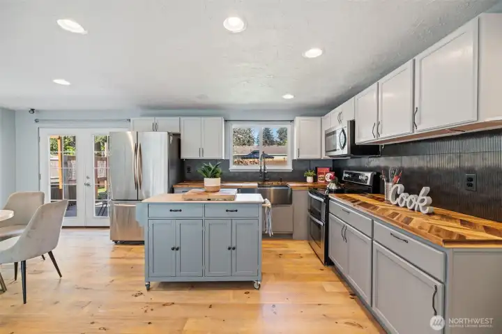 Acacia wood butcher block countertops