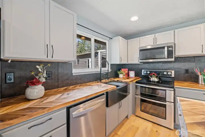 Newer SS appliances including double-oven