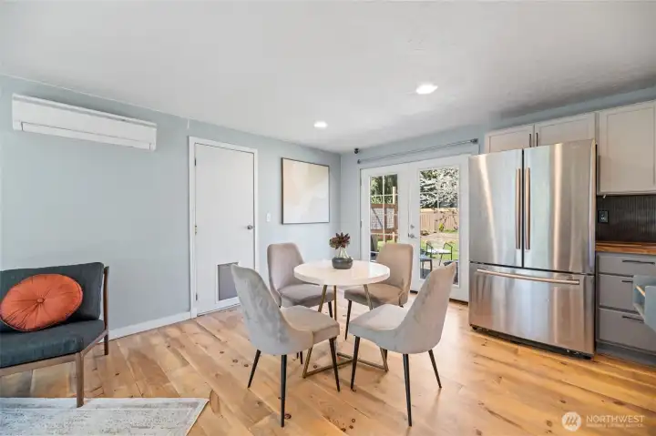 Side door leads to 1-car garage with W/D