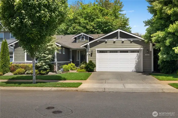 Come home to inviting curb appeal in the sought-after Preserve community. Come home to inviting curb appeal in the sought-after Preserve community.