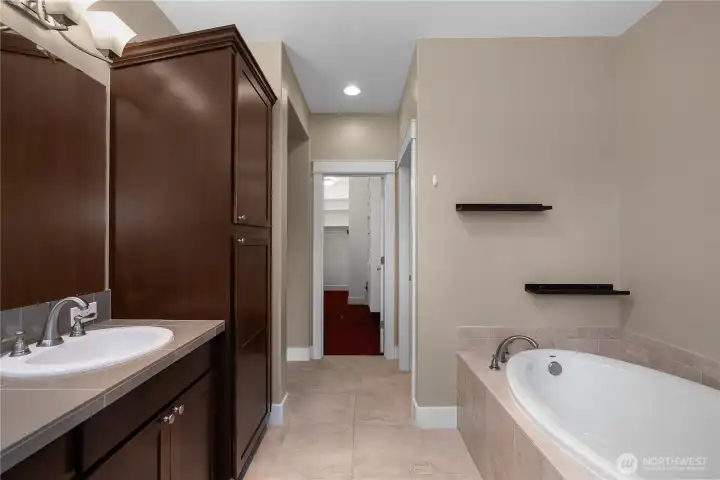 PBR en suite - Spacious primary bath with tiled soaking tub, extended vanity, tall linen cabinetry and generous storage. PBR en suite - Spacious primary bath with tiled soaking tub, extended vanity, tall linen cabinetry and generous storage.