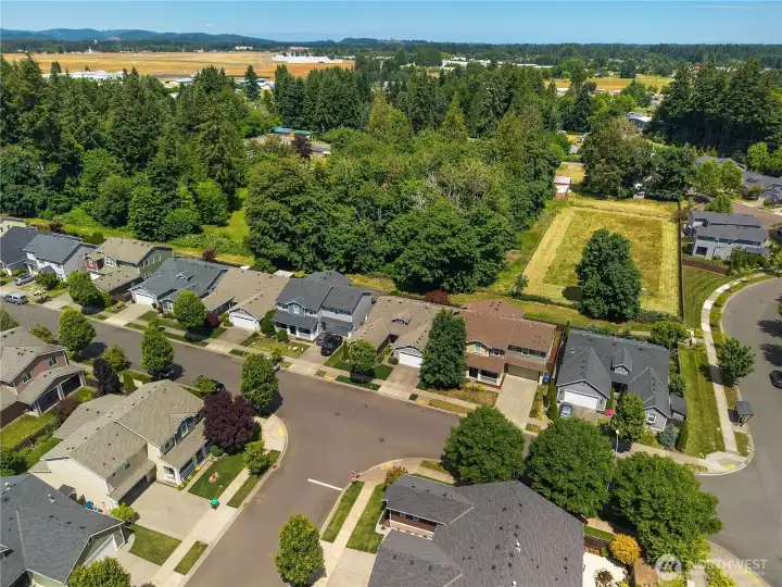 Enjoy a connected community surrounded by green space and convenient neighborhood amenities. Enjoy a connected community surrounded by green space and convenient neighborhood amenities.