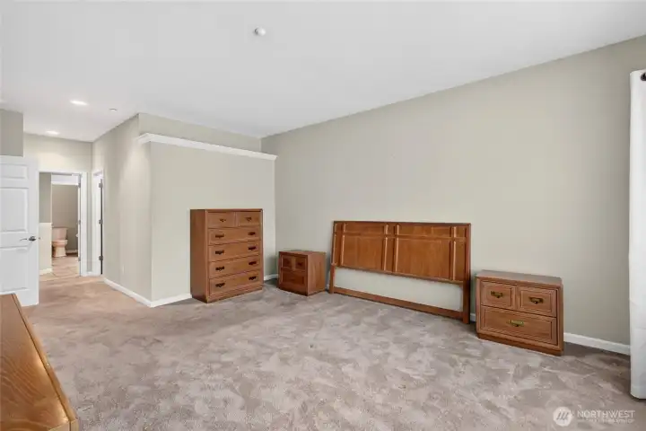 a huge primary bedroom a huge primary bedroom