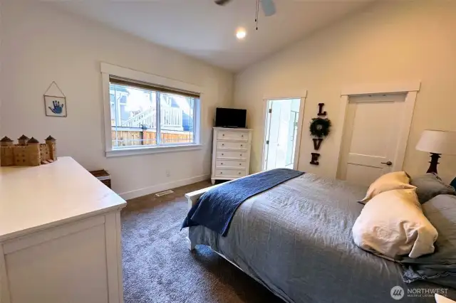 Primary suite features 5-piece en suite and walk-in closet.