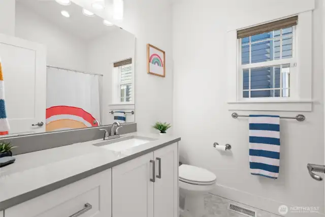Fresh hall /guest bath