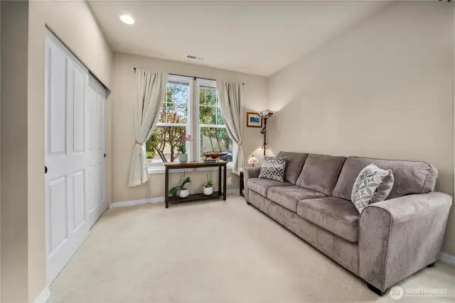 Guest bedroom.