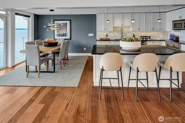 ~eating bar and formal dining area