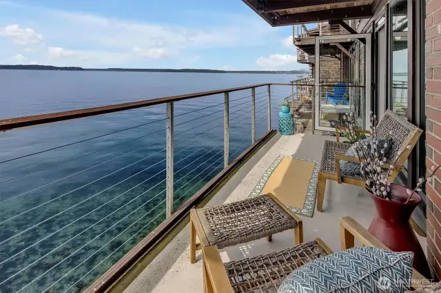 ~step out by dining area onto your private deck
