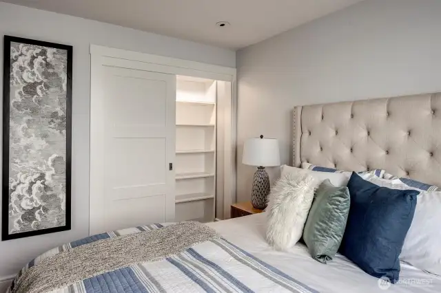 ~2nd bedroom with closet shelving