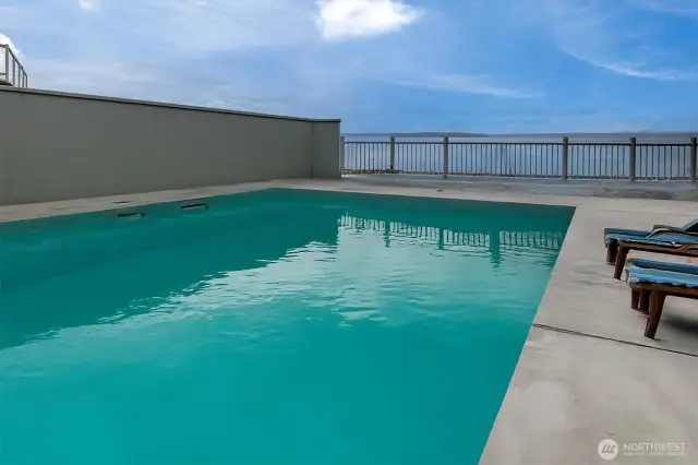 ~outdoor pool to soak in on sunny summer days