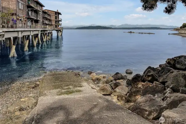 ~private boat ramp on north side of parking lot