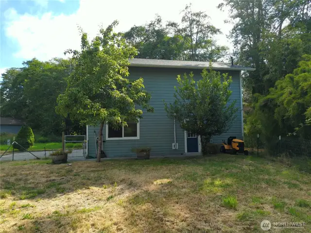 Another view of the fenced side yard.