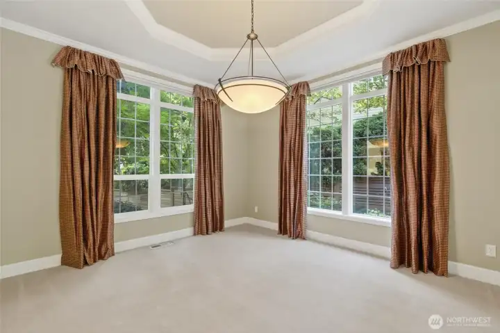 Formal dining, coved ceilings