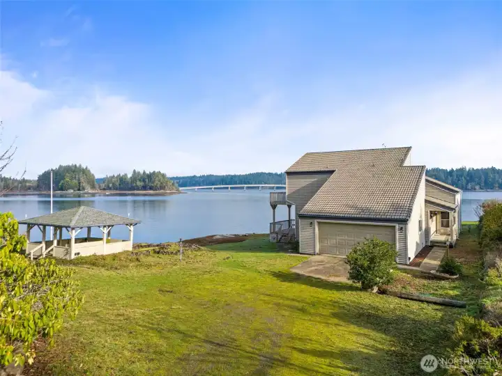 112 feet of no-bank waterfront with tideland rights on 1.88 acres. Rare, flexible, and ready for vision—this is a Puget Sound opportunity you don’t wait on.