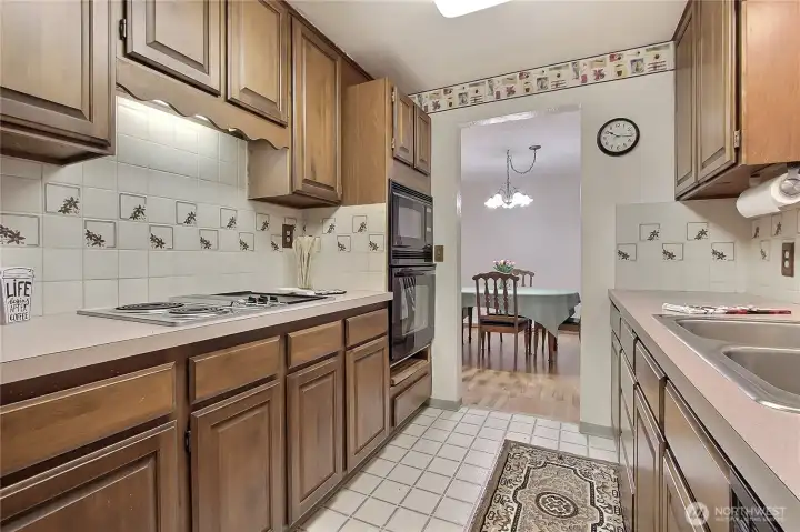 JennAire range features griddle plate