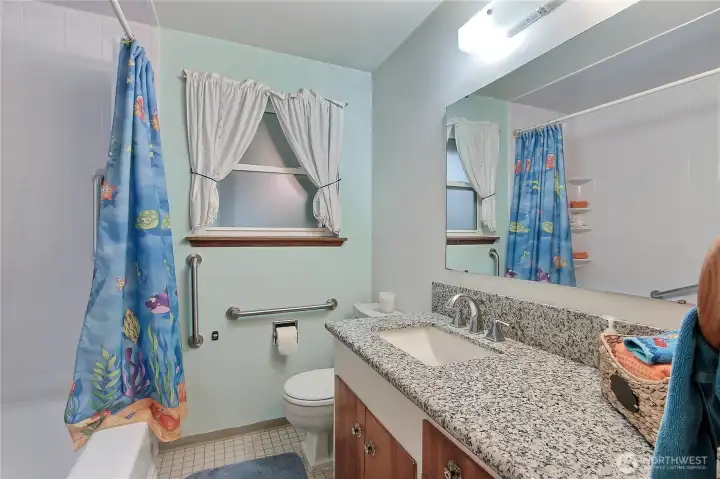 Updated full guest bath