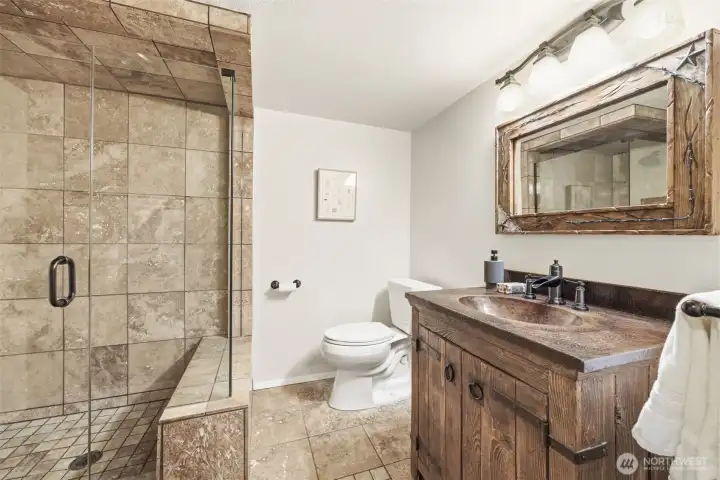 A guest-ready bathroom that balances practicality and style