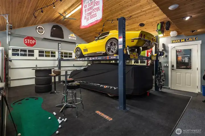 Detached garage.