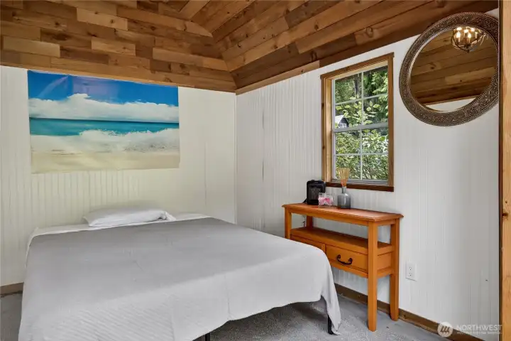 Guest bedroom