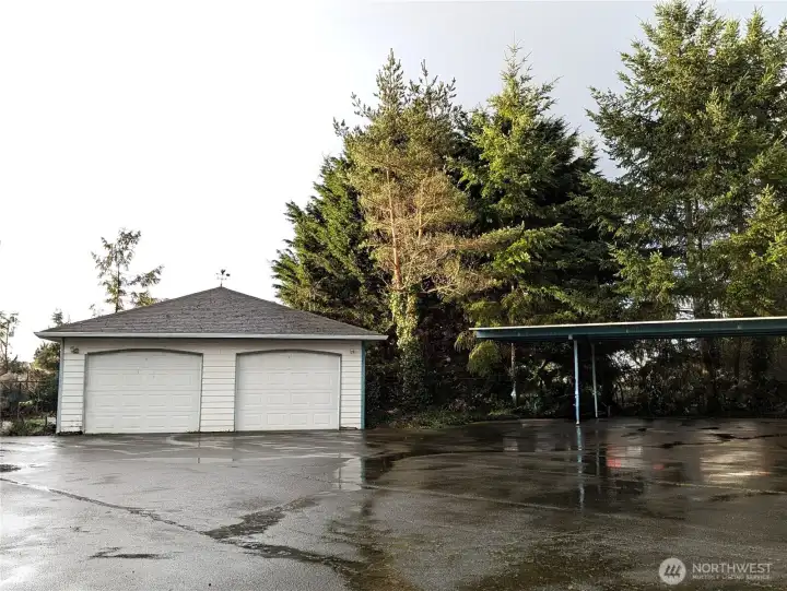 1 detached garage & 2 carports