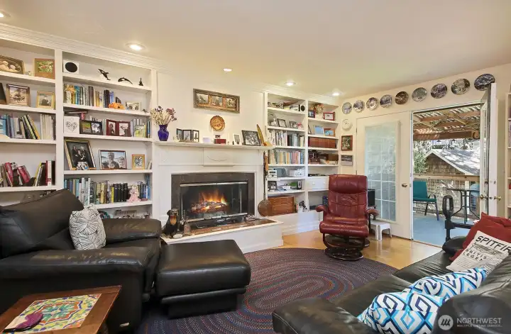 Family room off the kitchen