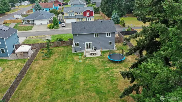 A backyard with space enough for your plans! A backyard with space enough for your plans!