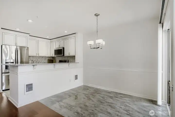 A welcoming space for morning coffee or dinner parties.