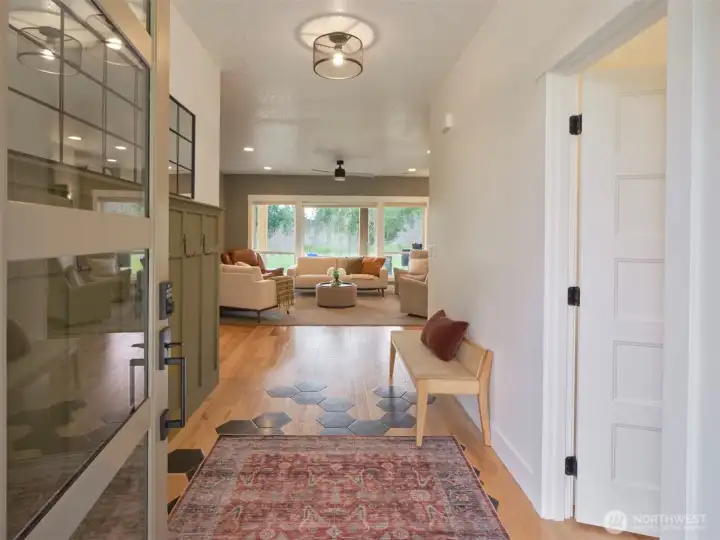Entry/Foyer Entry/Foyer