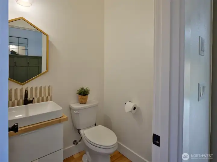1/2 Bath off Entry 1/2 Bath off Entry