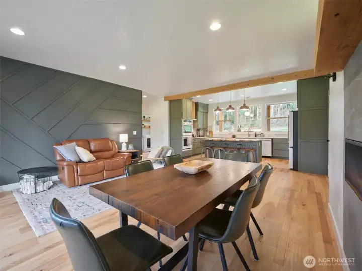 Dining/Family Room Dining/Family Room