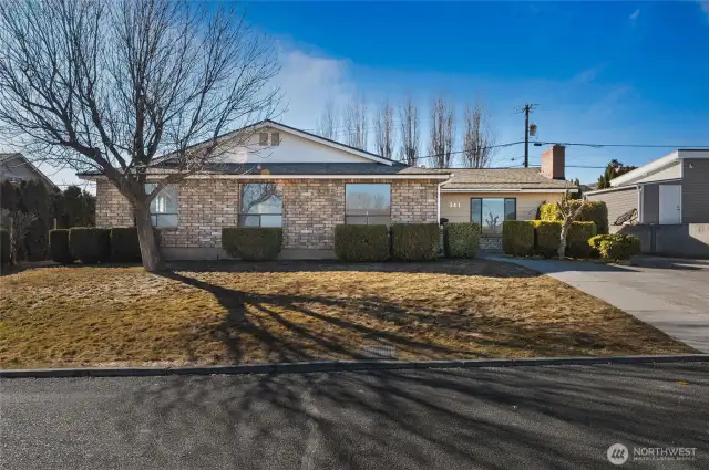 Great curb appeal!