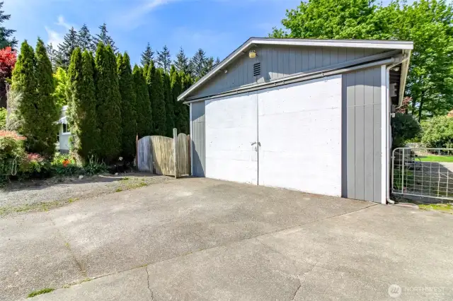 Garage/Shop 10 ft 11 inch Garage/Shop Doors