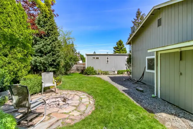 Backyard & Firepit