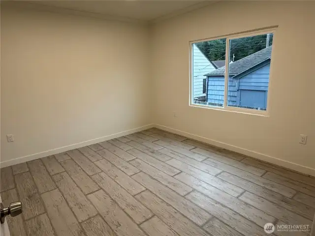 Middle bedroom