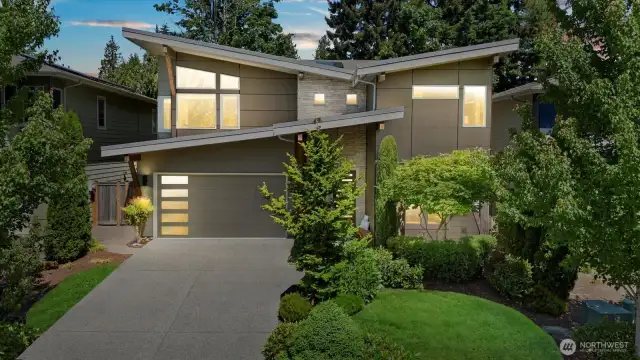 Welcome to this stunning NW Contemporary, Merit built Home in a quiet, peaceful cul-de-sac neighborhood in North Rose Hill.