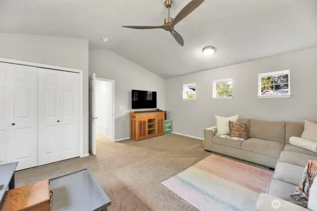 Upstairs 4th Large Bedroom/Bonus Room