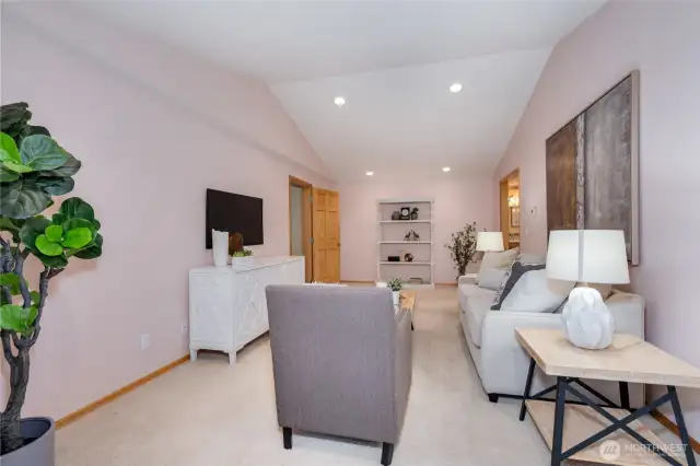 2nd primary suite, could be rental or generational living.
