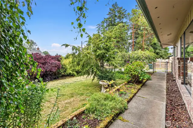 Beautiful walkway to front door.