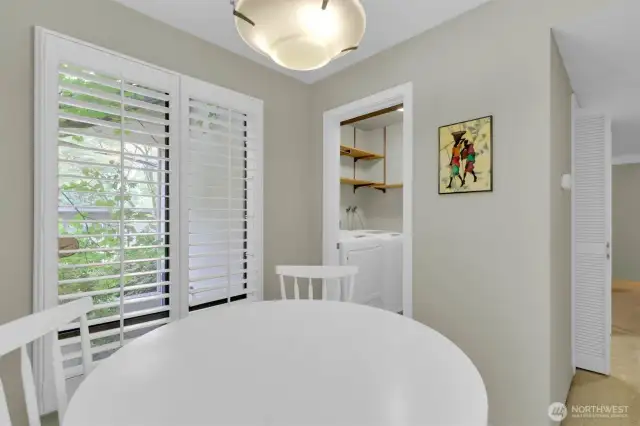 Breakfast nook w/utility room