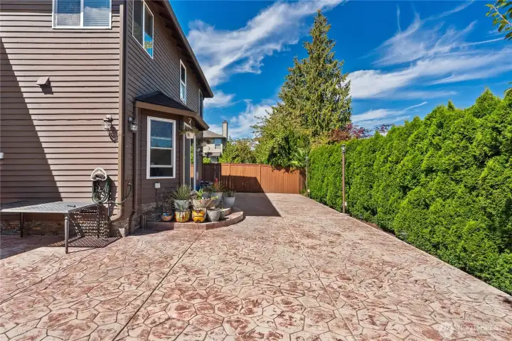 Perfect back yard for entertaining.