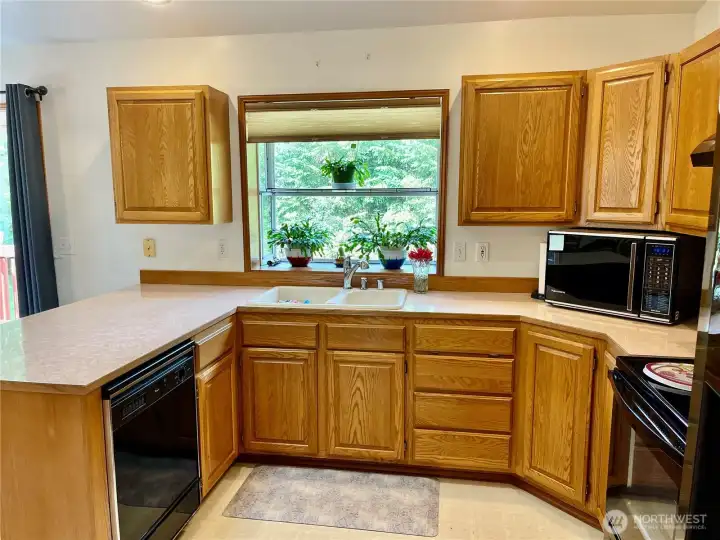 Love the kitchen and Breakfast Bar plus full size pantry