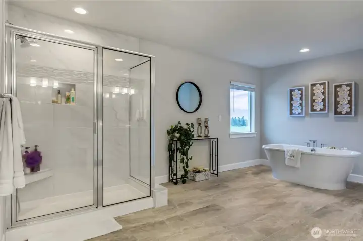 Five-piece private bath of the primary bedroom