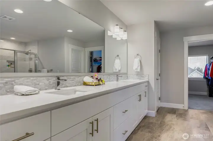 Five-piece private bath of the primary bedroom