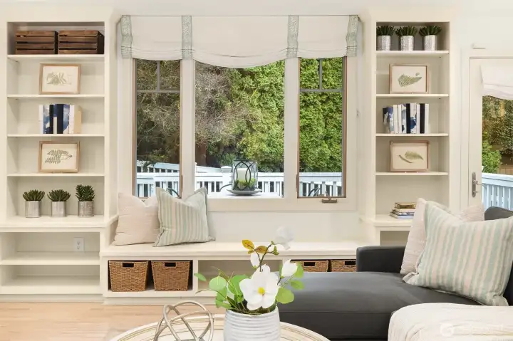 Mature landscaping ensures private views.