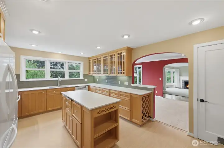 Wonderful kitchen with abundant work space. Wonderful kitchen with abundant work space.