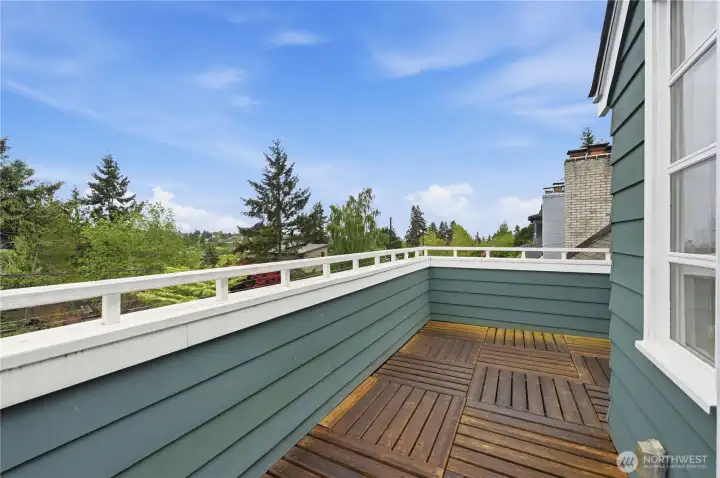 View deck. View deck.