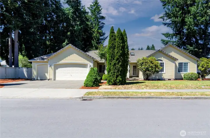 9208 Vancouver Dr NE. Located in Campus Park, this 4 bedroom 2 bath home has room for everyone. oversized 3 car garage, 9208 Vancouver Dr NE. Located in Campus Park, this 4 bedroom 2 bath home has room for everyone. oversized 3 car garage,