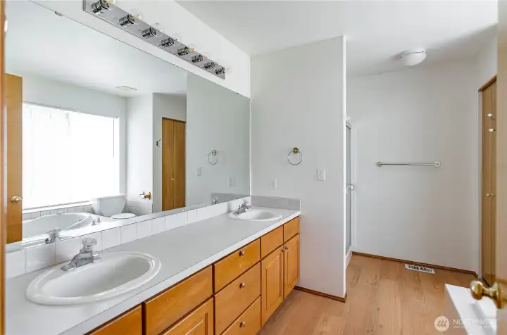 Primary bath has double sinks. Primary bath has double sinks.